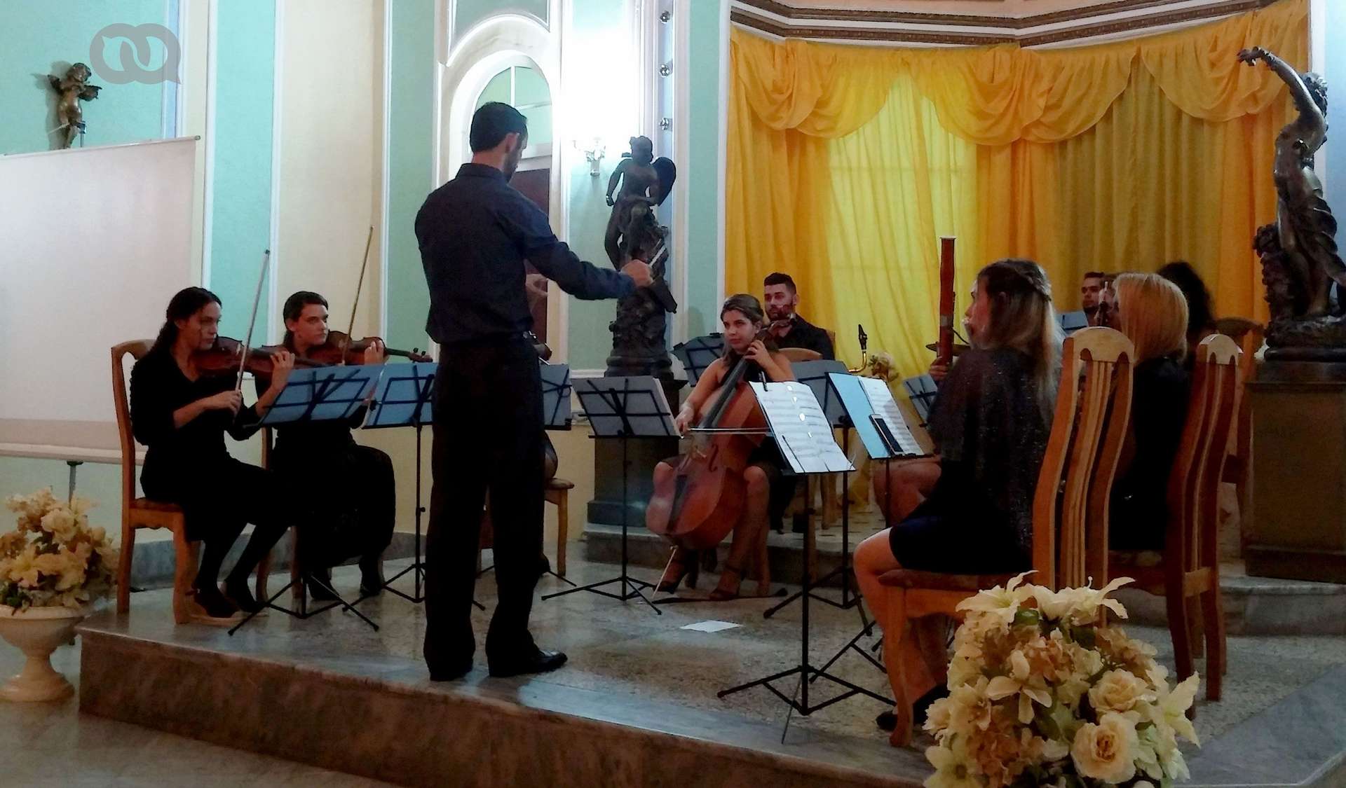 Bandas sonoras de videojuegos, series mangas y<br />películas mangas conforman el singular repertorio de la camerata<br />
Éxtasis, de Pinar del Río. Foto: Jesús Arencibia Lorenzo.