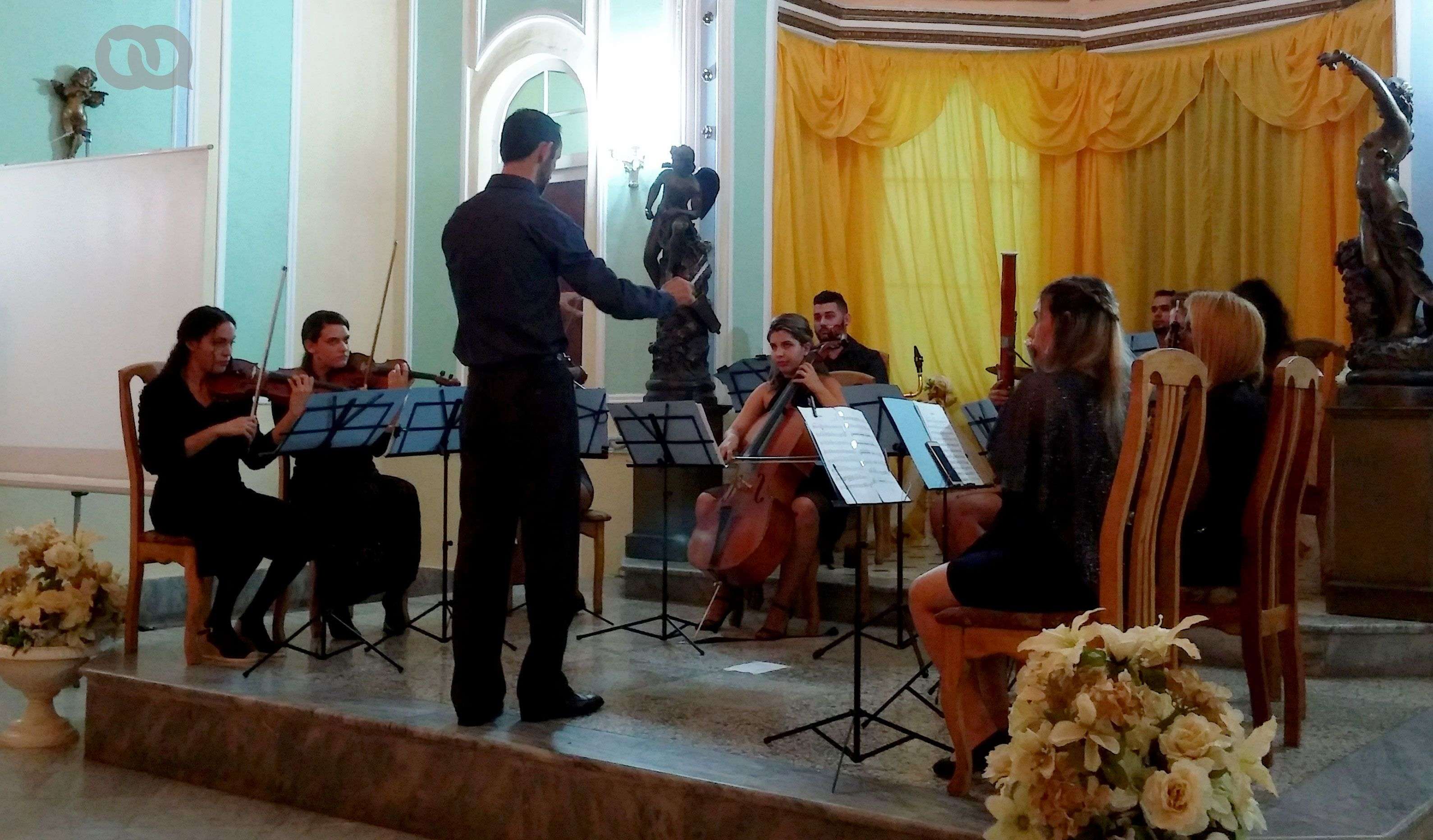 Bandas sonoras de videojuegos, series mangas y<br />películas mangas conforman el singular repertorio de la camerata<br />
Éxtasis, de Pinar del Río. Foto: Jesús Arencibia Lorenzo.