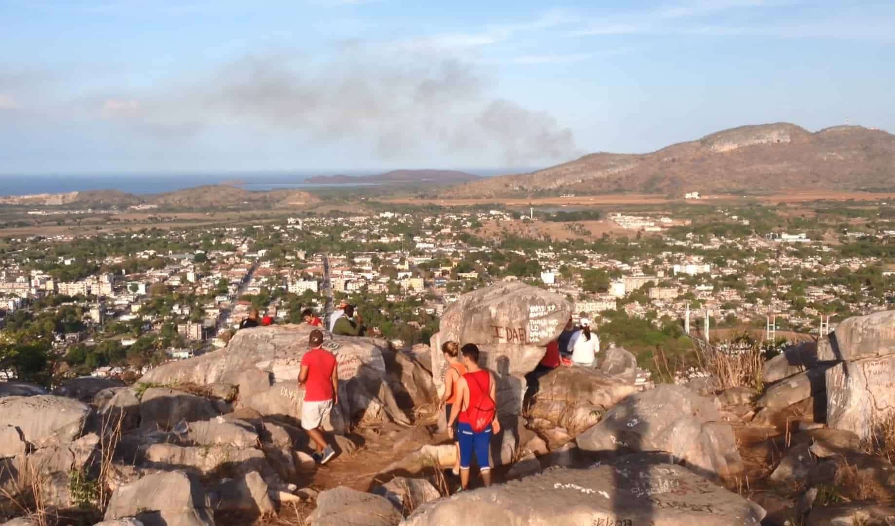 El aburrimiento en Nueva Gerona, Isla de la Juventud, Cuba, hace que los jóvenes busquen sus propios espacios en las lomas