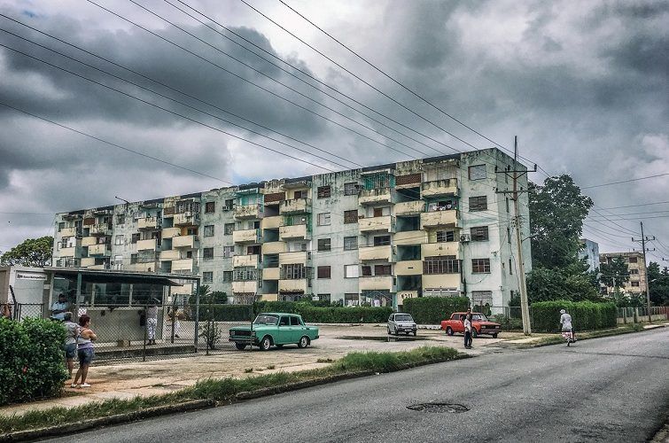 Edificio de microbrigada en San Agustín / Foto: El Estornudo