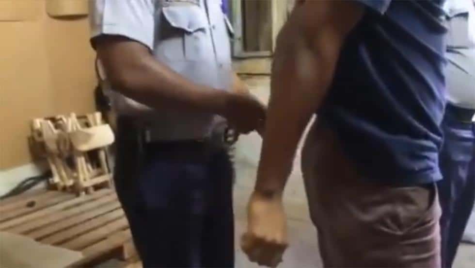 Momento de la detención de Luis Manuel Otero.