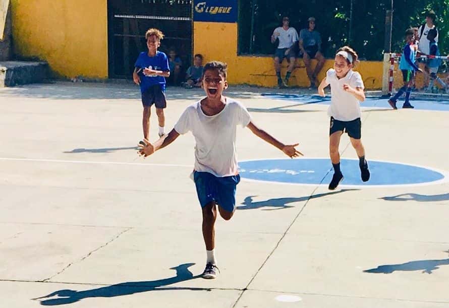 Emprendimientos privados unen a la comunidad a través del futsal