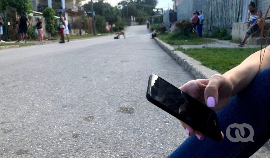 Alicia in Cuba, the Land of Lines