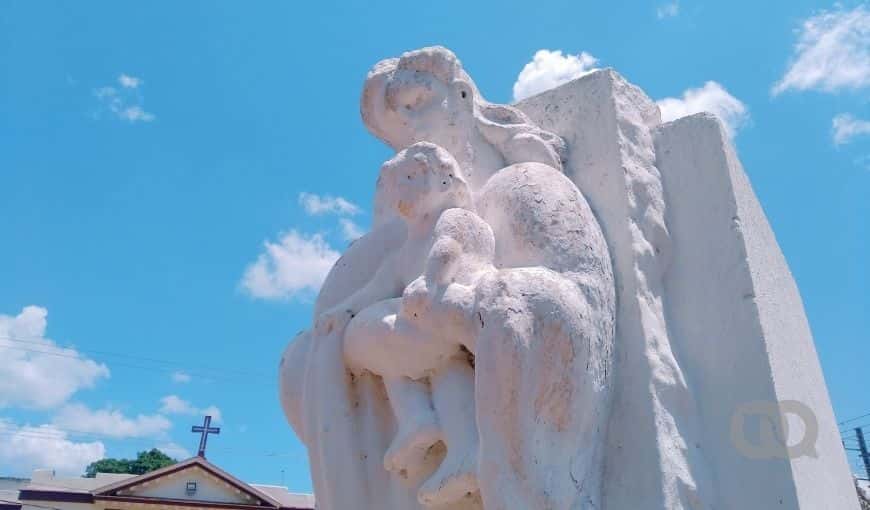 Monumento a las madres en Santiago de las Vegas. Foto: Rachel Pereda.