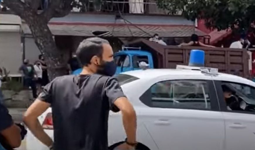 Captura de pantalla de video de las protestas frente al Instituto Cubano de Radio y Televisión el 11 de julio de 2021.