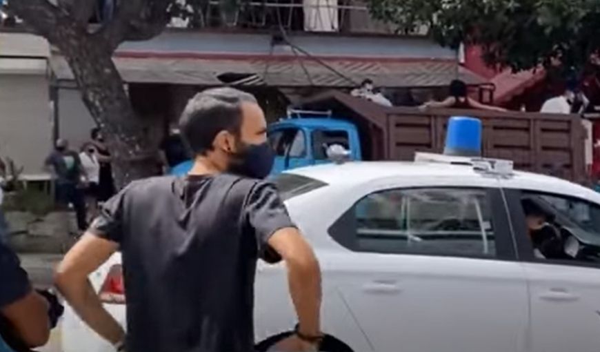 Captura de pantalla de video de las protestas frente al Instituto Cubano de Radio y Televisión el 11 de julio de 2021. 