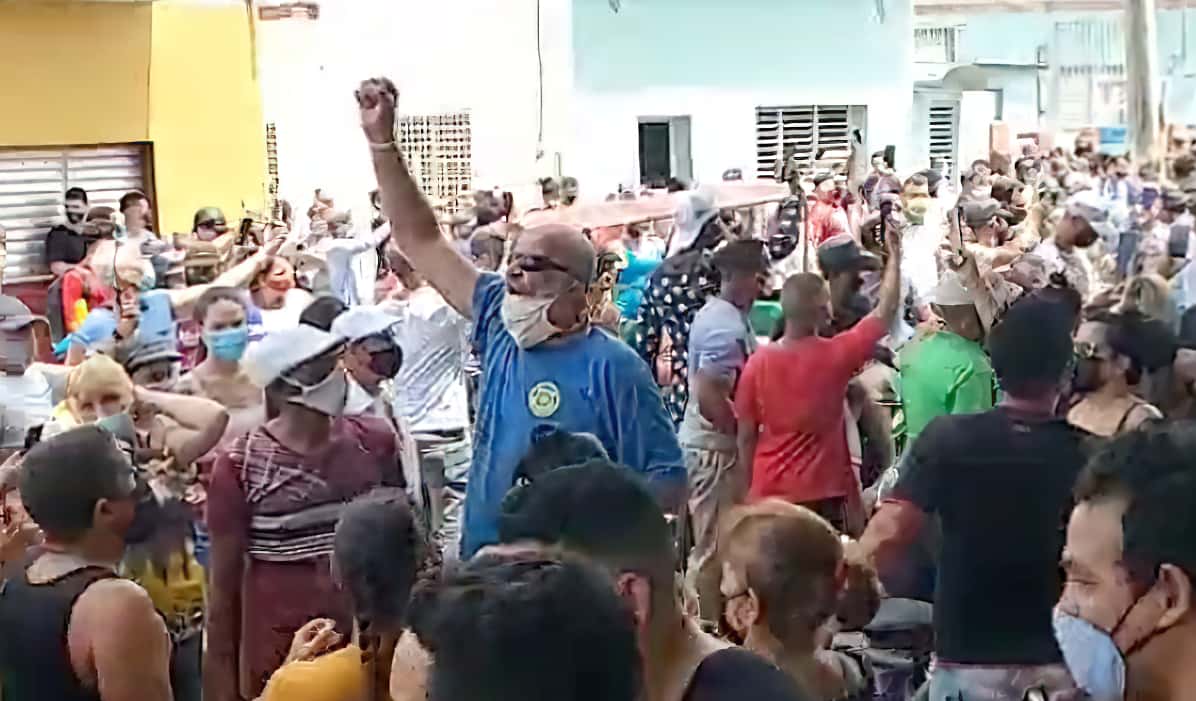 San Antonio de los Baños hoy domingo 11 de mayo de 2021. Captura de pantalla de transmisión en vivo.