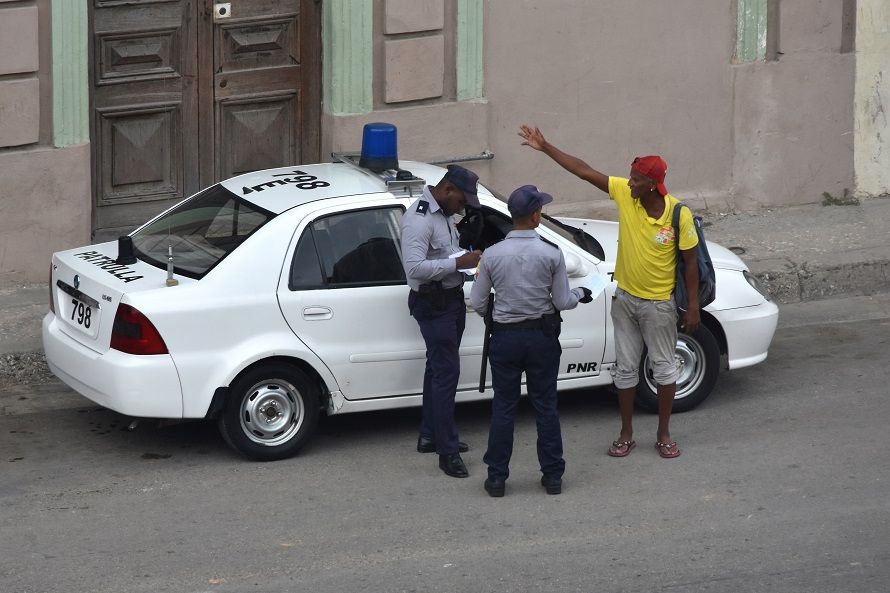 La Policía es un de las instituciones que podrá ser demandada por daños y perjuicios con esta nueva Instrucción del Tribunal Supremo de Cuba. Foto: Jorge Beltrán