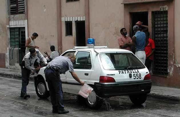 Alfabetizar a la policía cubana en el respeto a la diversidad