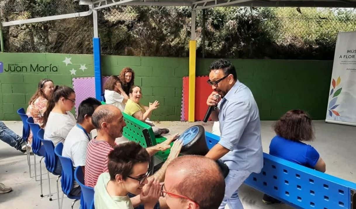 Pedro Campos, el músico cubano que convirtió la percusión en terapia en España
