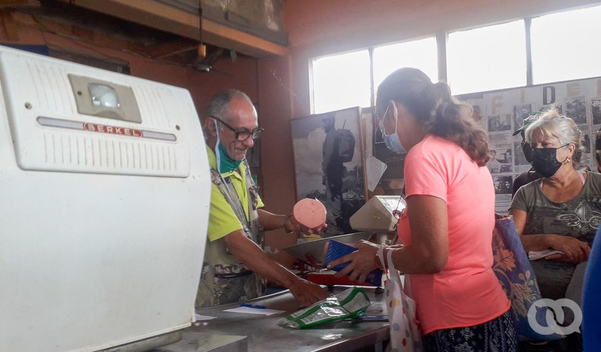 comida personas bodega Cuba