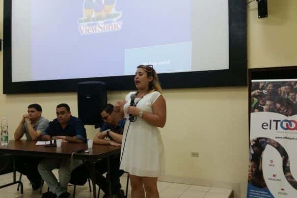 Jessica Domínguez, editora de El Toque, junto a los juristas Eloy Viera, Raudiel Peña y Julio Fernández Estrada (de derecha a izquierda), durante un panel realizado en el Centro Cultural Padre Félix Varela donde se presentó el especial multimedia La Cuba que viene… Foto/IPS Cuba