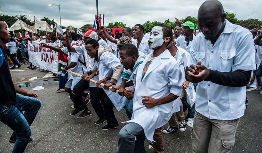 Imágenes de cómo se vive un Primero de Mayo en Cuba. Foto: Javier Arrizurieta