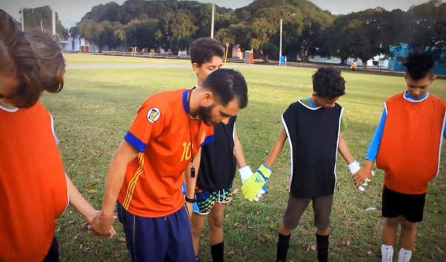 Fútbol para salvar muchachos de las calles