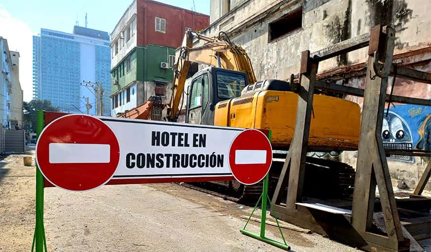 En enero de 2022 comenzaron las obras constructivas en el antiguo restaurante Moscú, ubicado en el Vedado. La Habana. Foto: Meilin Puertas.