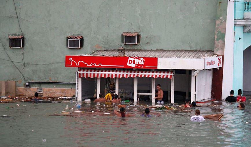 Saqueos en La Habana: Irresponsabilidad, oportunismo, ¿o ambos?