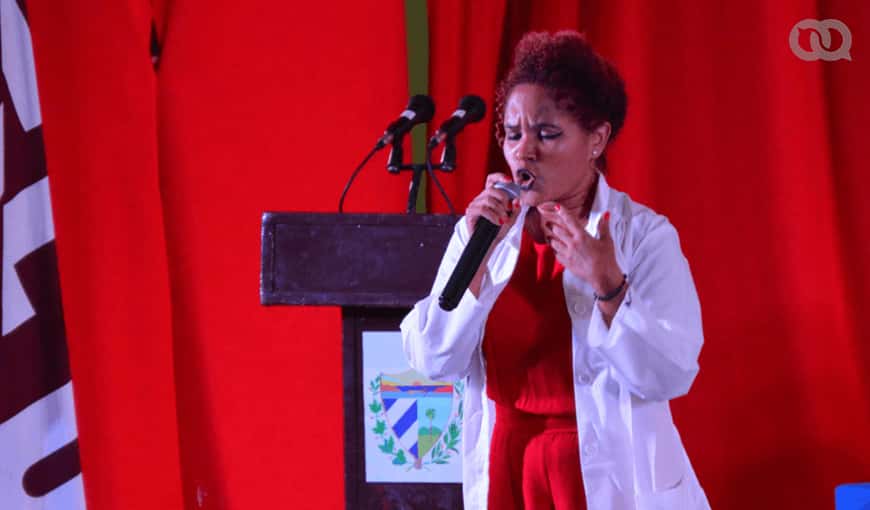 Xiomis during a concert. Photo: Miguel Suarez