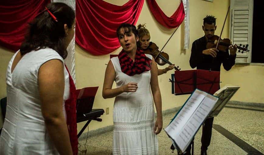 Desde 2010 Angélica María Solernou dirige la agrupación Ars Nova. Foto: Yariel Valdés.