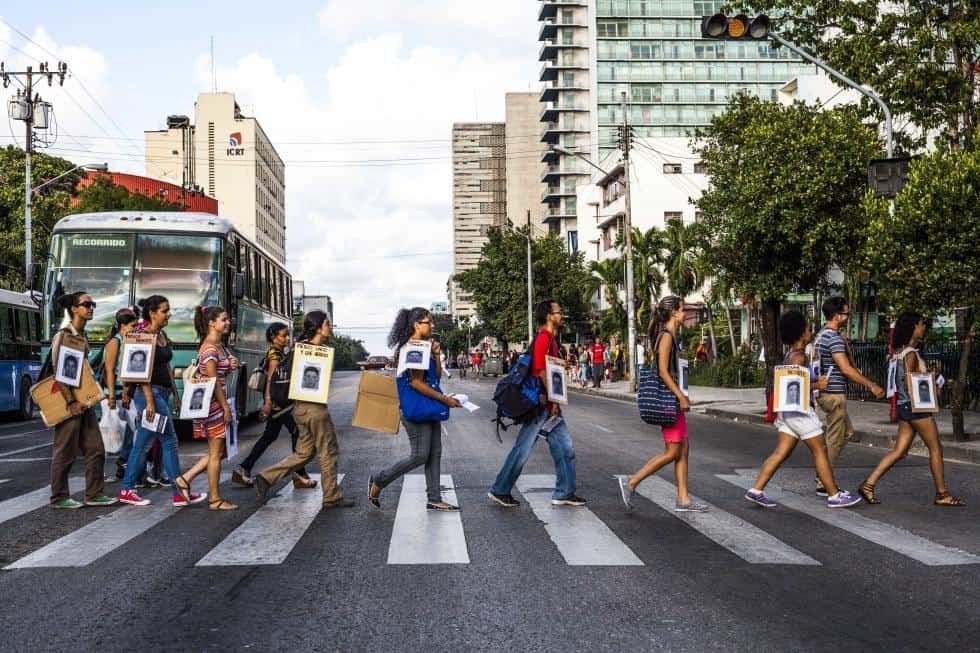 Solidaridad sin “órdenes”: Cubanos marchan por Ayotzinapa