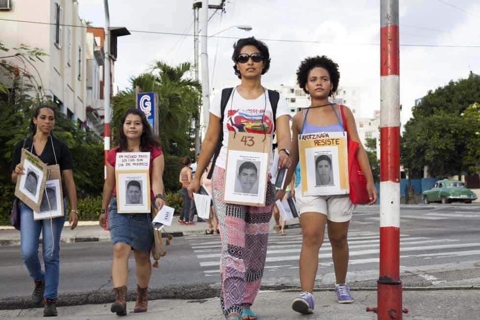 solidaridad_sin_“órdenes”:_cubanos_marchan_por_ayotzinapa
