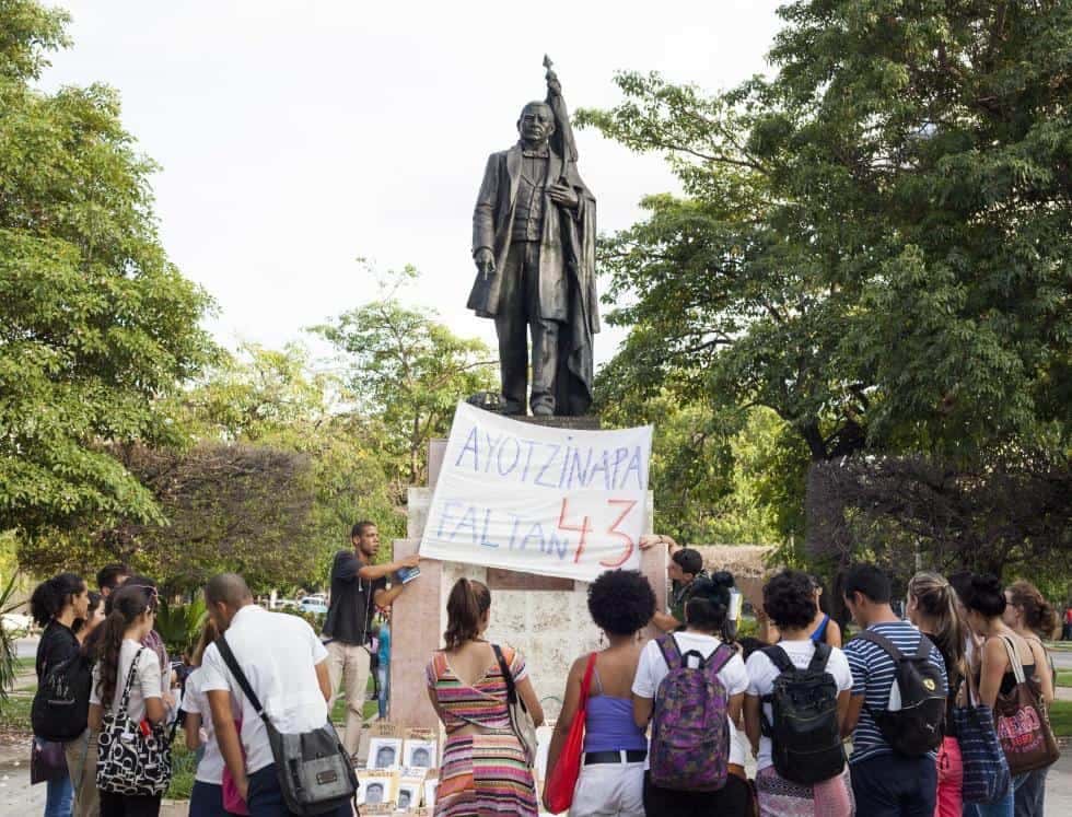 solidaridad_sin_“órdenes”:_cubanos_marchan_por_ayotzinapa