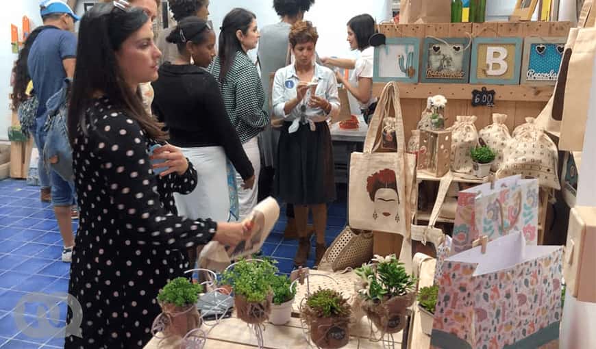 Varias emprendedoras organizaron un bazar colectivo en la sede de la cooperativa Vitria. Foto: Pedro Sosa (elTOQUE Cuba)