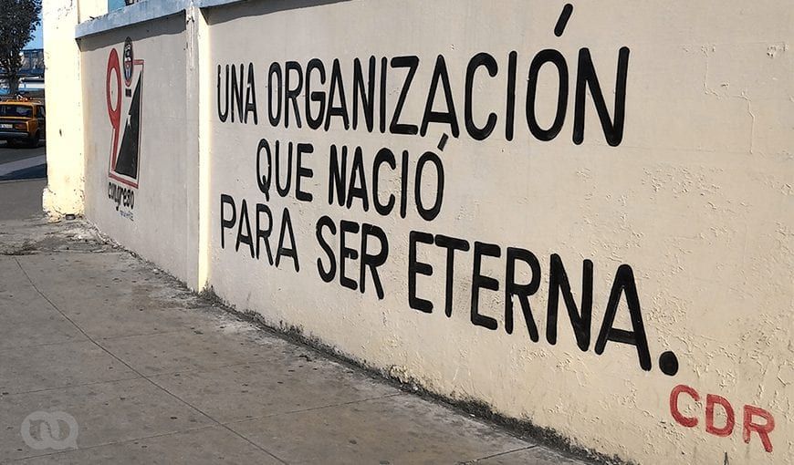 Slogan of the Committees in Defense of the Revolution (CDR). Photo: Jesus Arencibia.