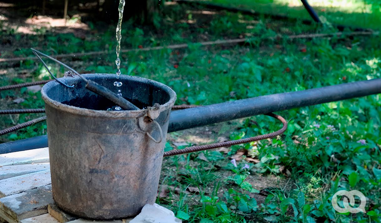 cubo agua tubo