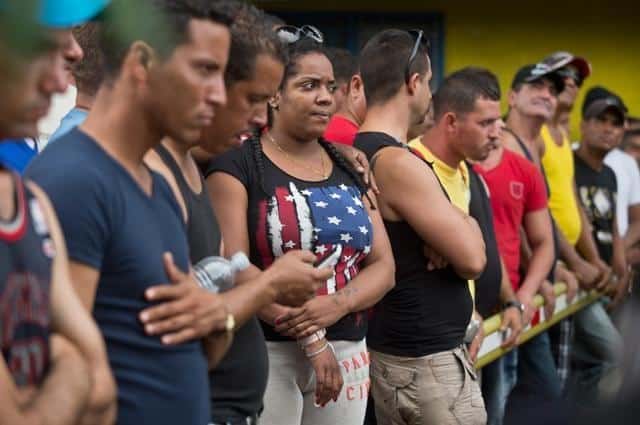 Jóvenes cubanos en la frontera entre Costa Rica y Nicaragua