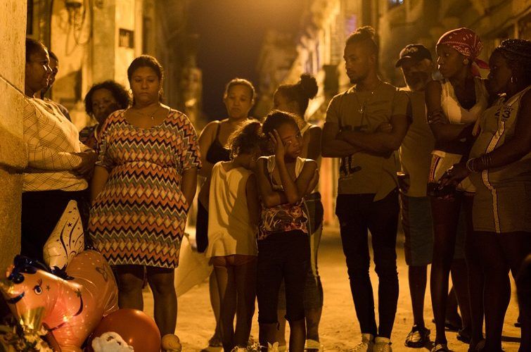 Vecinos del barrio de Jesús María consternados tras el derrumbe / Foto: Evelyn Sosa