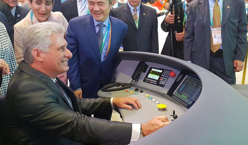 El presidente cubano Miguel Díaz-Canel, en la Expo de Importaciones de Shanghái, China. Foto: Minrex vía Twitter.