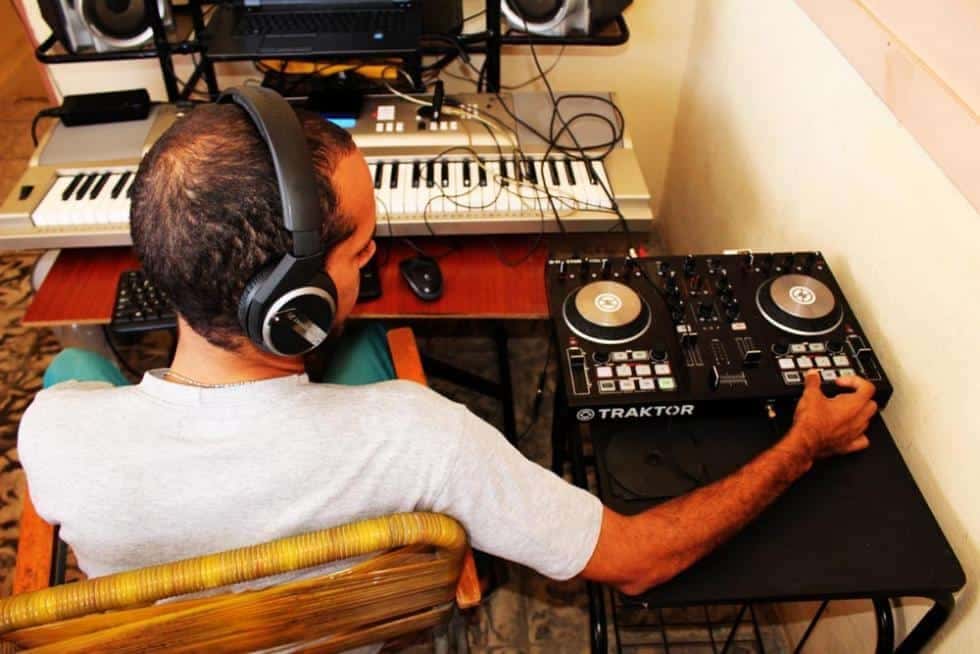 el_director_de_una_orquesta_electrónica_en_guantánamo