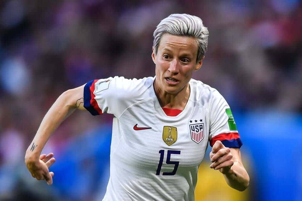Megan Rapinoe fue la gran protagonista del concluido Mundial del 2019. La capitana de la selección estadounidense fue recompensada en forma de Balón y Bota de Oro al término del torneo mundialista. Foto: Depositphotos