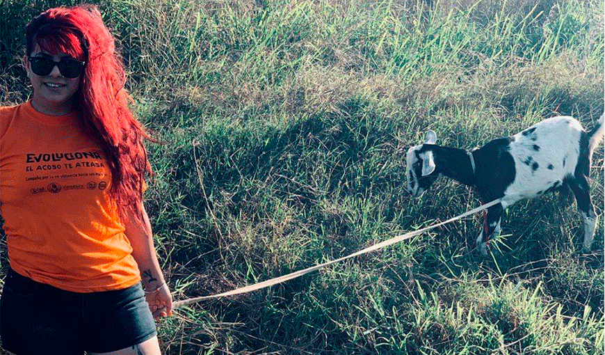 Lucía March con su mascota.