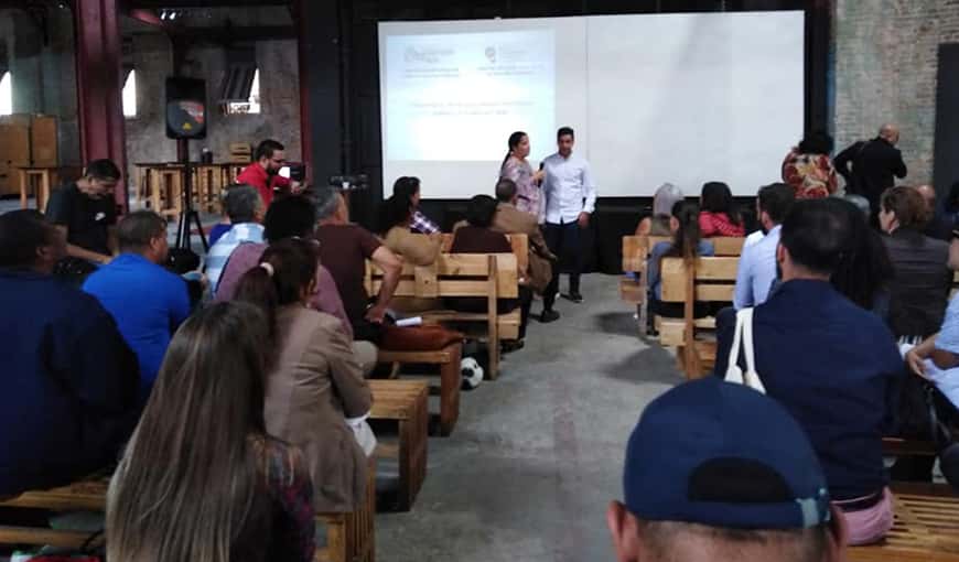 Evento entre emprendedores, autoridades locales y académicos. Imagen tomada del perfil de Facebook de Adriana Ricardo. 