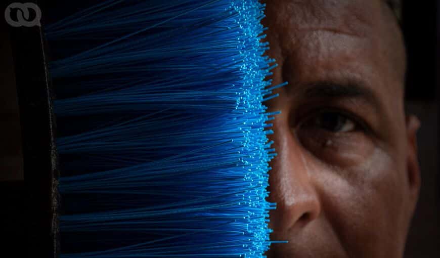 Fabricar escobas plásticas de manera artesanal