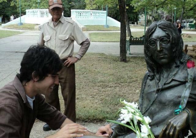 John Lennon vive sentado en La Habana