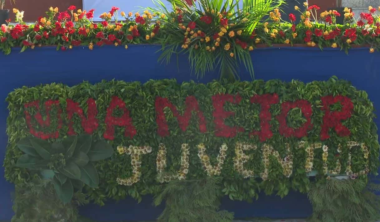 Arreglo floral por las celebraciones del 4 de abril en Las Tunas.