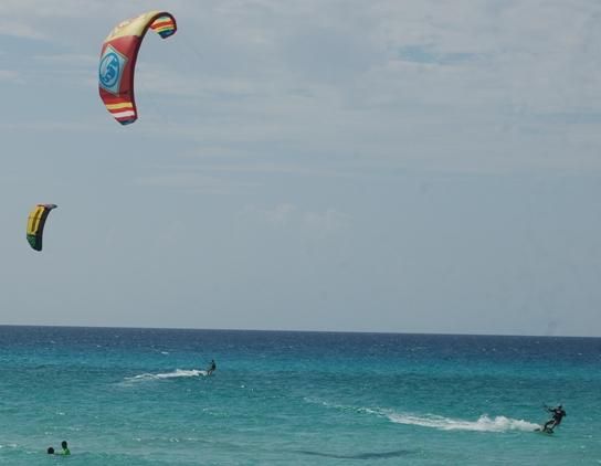 Las extrañas prohibiciones sobre el kitesurf en Varadero