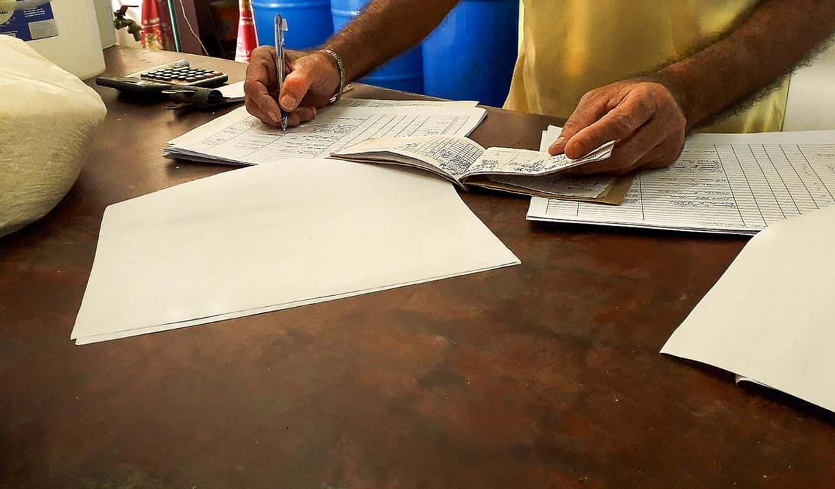 Libreta de abastecimiento mano Cuba