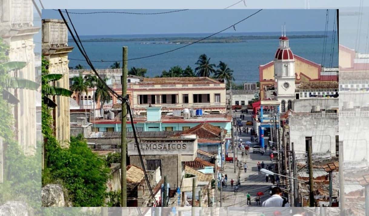 Durante buena parte del siglo XX, Manzanillo consolidó su desarrollo alrededor de su puerto y de un entramado de industrias. Hoy la realidad es otra. Foto: Radio Granma/Archivo.