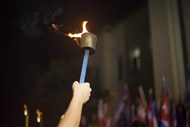 De la marcha a la conga