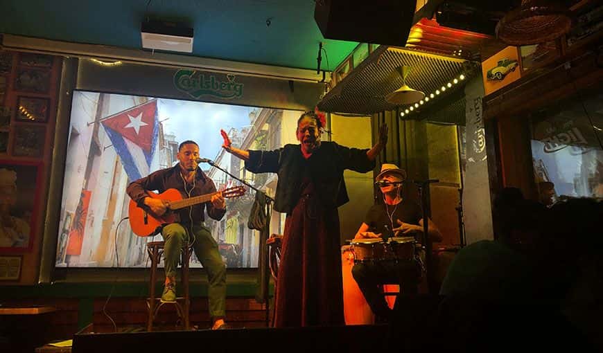 Moraima durante un espectáculo en La Negra Tomasa en Madrid. Foto: Gisella Rojas. 