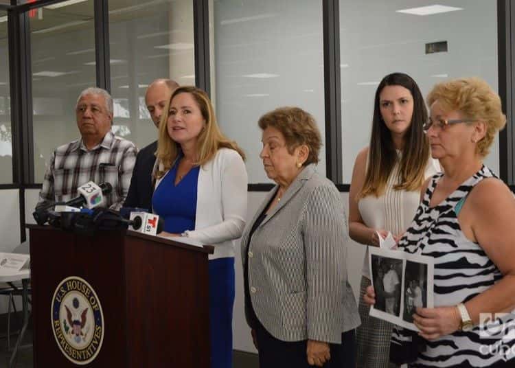 Las congresistas demócratas Debbie Mucarsel-Powell y Donna Shalala encabezan esta iniciativa. Foto: Marita Pérez. 