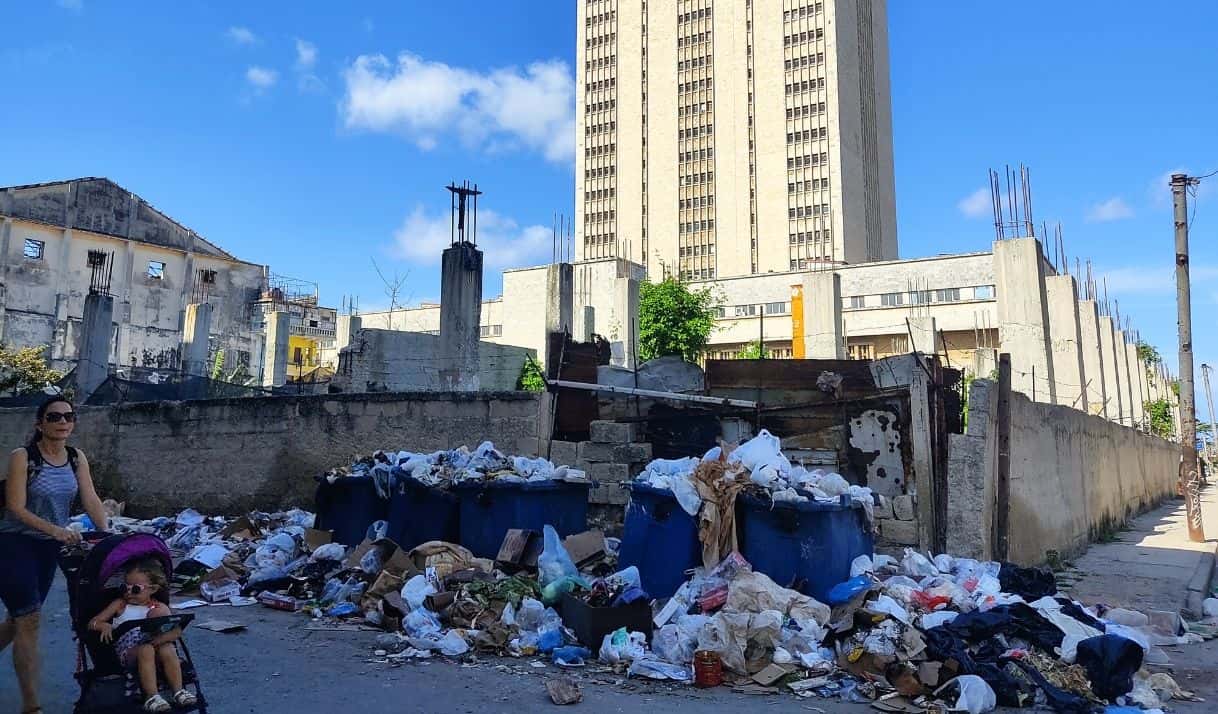 Basurero en Centro Habana, Cuba. Foto: Tomada del informe La Habana capital de desechos/OCAC. 