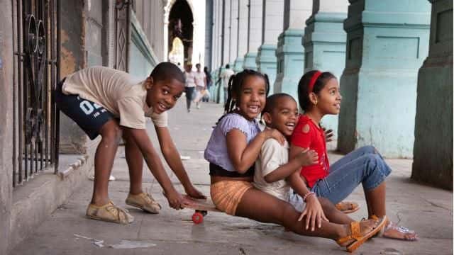 niños cubanos jugando en chivichanas