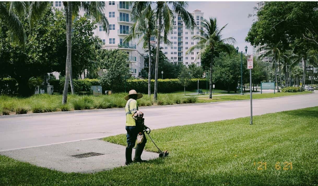 ¿Trabajas al sol en Miami? Existen fondos para protegerte
