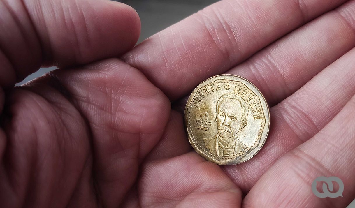 mano moneda peso cubano José Martí