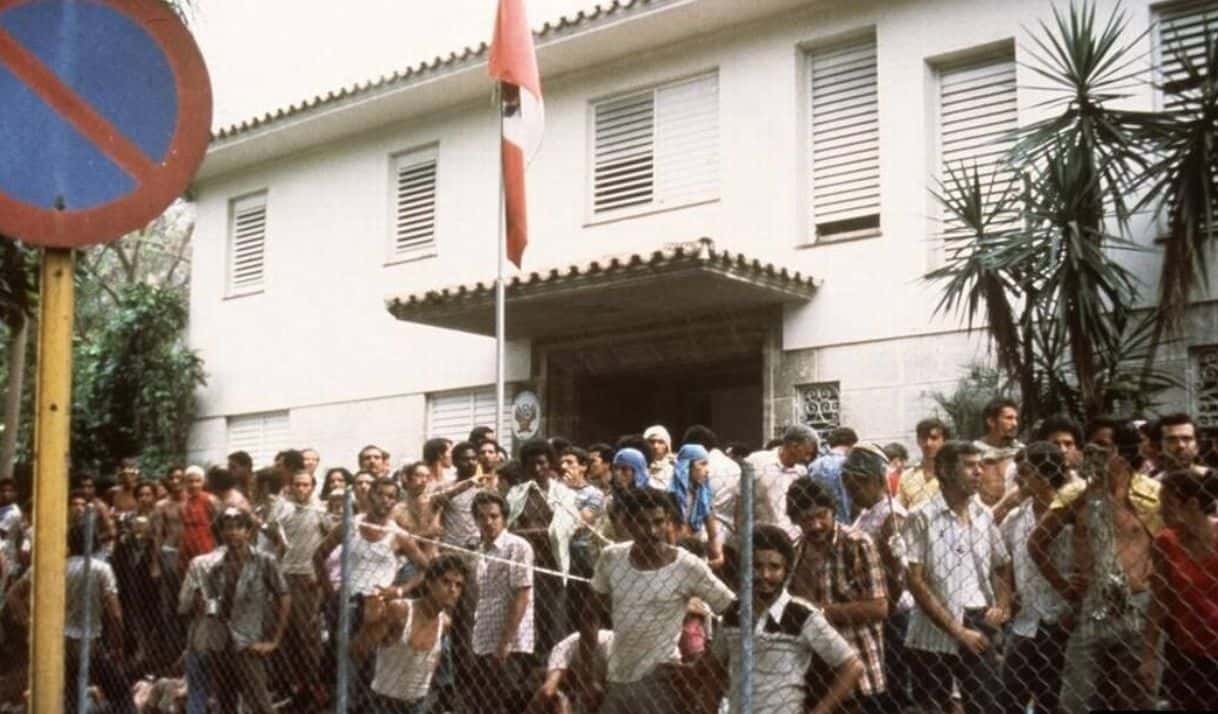 Miles de personas buscaron refugio en medio de una crisis que derivó en el éxodo del Mariel. Foto: Archivo.