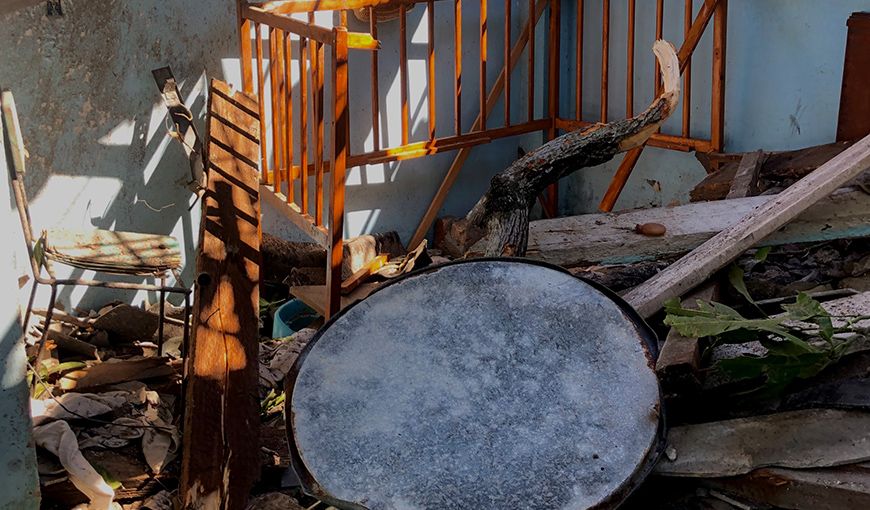 La casa de Evelyn fue una de las mas afectadas por el tornado en Regla. Foto : Taylor Torres Escalona.